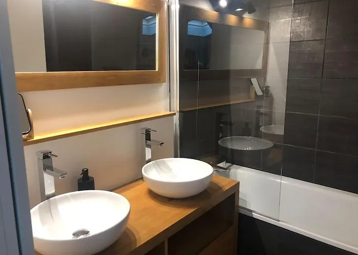 Maison Type Loft - Avec Parking En Plein Centre * לה רושל
